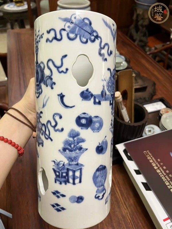 古玩陶瓷青花博古圖帽筒真品鑒賞圖