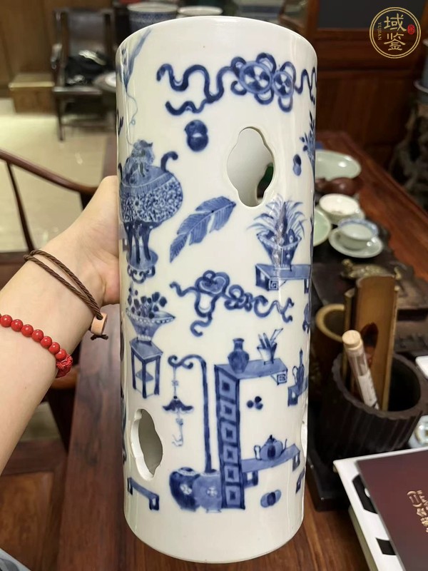 古玩陶瓷青花博古圖帽筒真品鑒賞圖