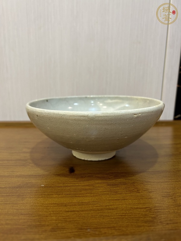 古玩陶瓷卵白釉刻仰蓮紋碗真品鑒賞圖