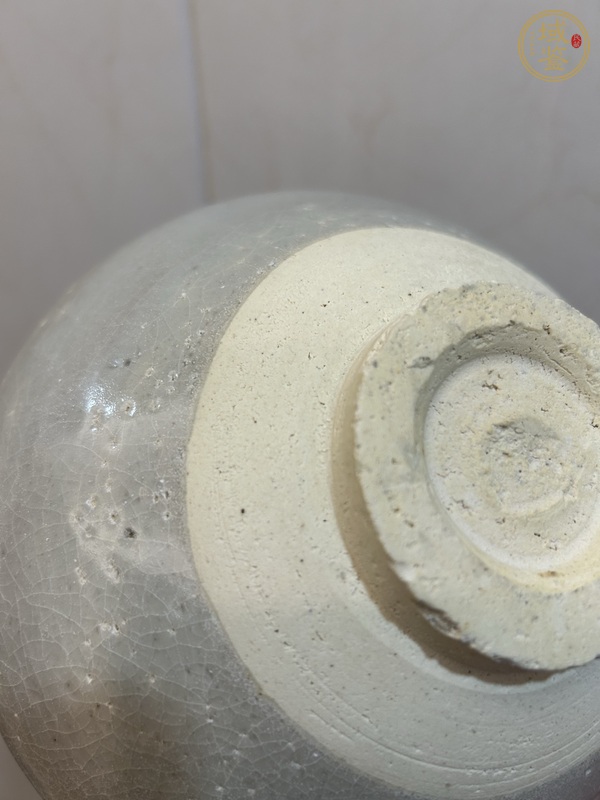 古玩陶瓷卵白釉刻仰蓮紋碗真品鑒賞圖