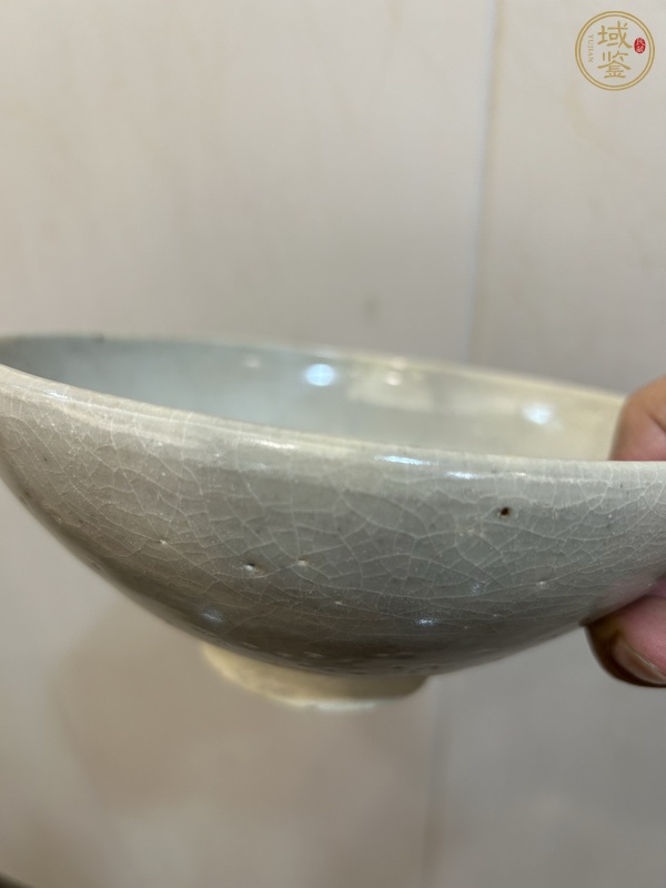 古玩陶瓷卵白釉刻仰蓮紋碗真品鑒賞圖