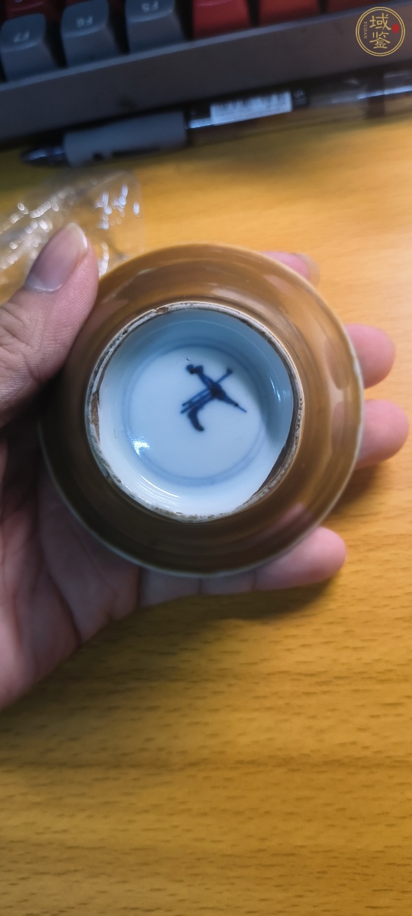 古玩陶瓷紫金釉青花魚藻紋杯，疑似復窯真品鑒賞圖