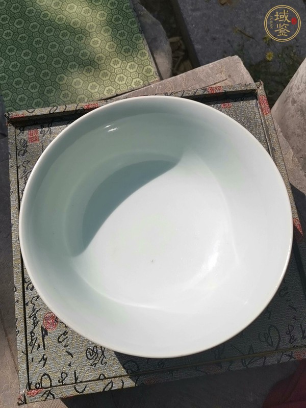 古玩陶瓷霽紅釉碗真品鑒賞圖