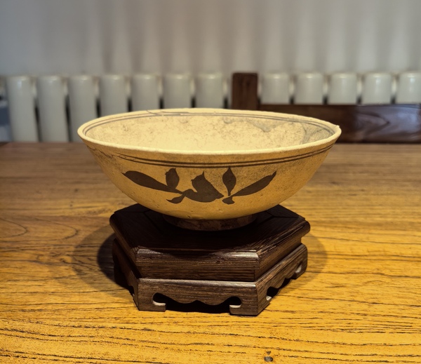 古玩轉(zhuǎn)賣元白地黑花碗拍賣，當(dāng)前價(jià)格3500元