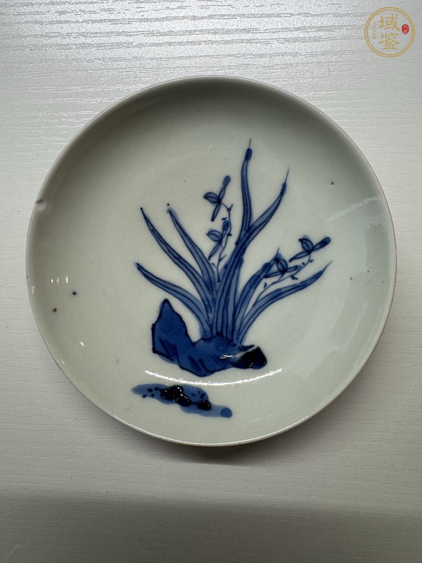 古玩陶瓷花卉紋青花盤真品鑒賞圖