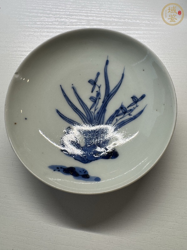 古玩陶瓷花卉紋青花盤真品鑒賞圖