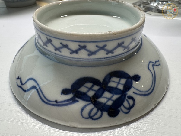 古玩陶瓷花卉紋青花盤真品鑒賞圖