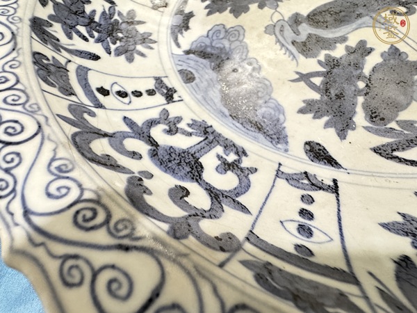 古玩陶瓷青花鳳穿牡丹圖花口盤真品鑒賞圖