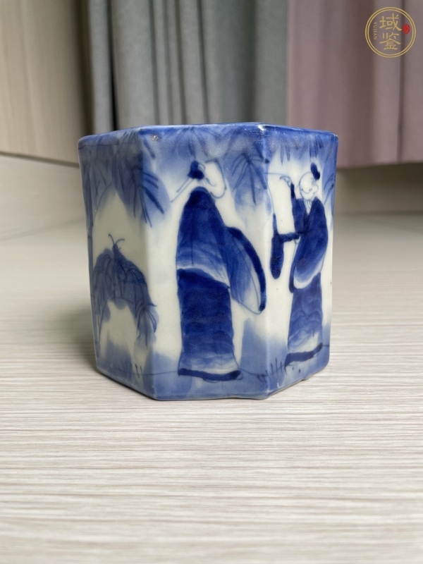 古玩陶瓷清中期 青花竹林高士圖八方筆筒真品鑒賞圖