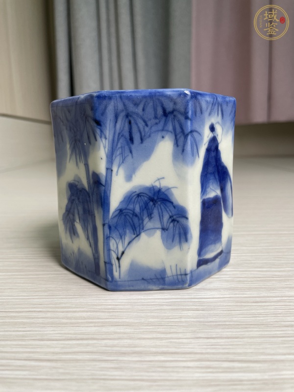 古玩陶瓷清中期 青花竹林高士圖八方筆筒真品鑒賞圖