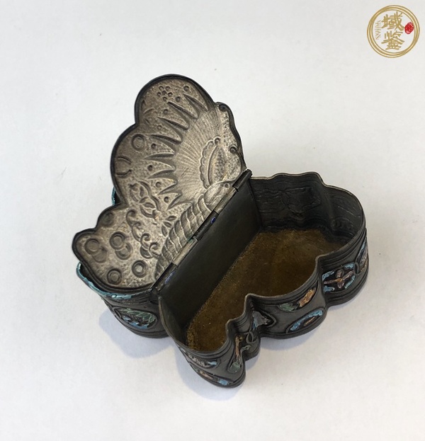 古玩雜項晚清民國 銀胎燒藍蝴蝶行琺瑯彩胭脂盒真品鑒賞圖
