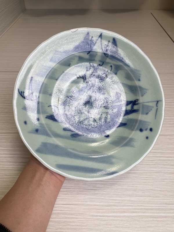 古玩陶瓷清中期 冬青釉青花山水高士垂釣紋盤拍賣，當前價格450元