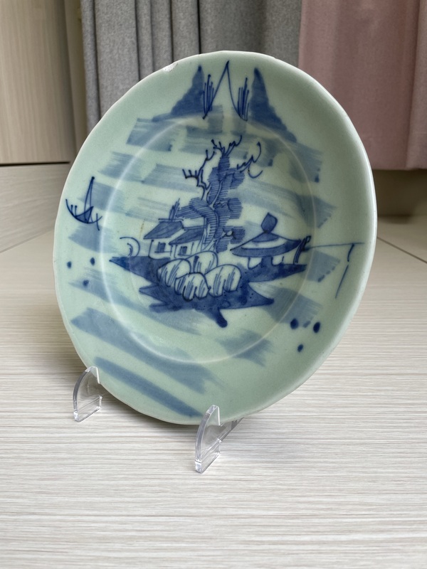 古玩陶瓷清中期 冬青釉青花山水高士垂釣紋盤拍賣，當前價格450元