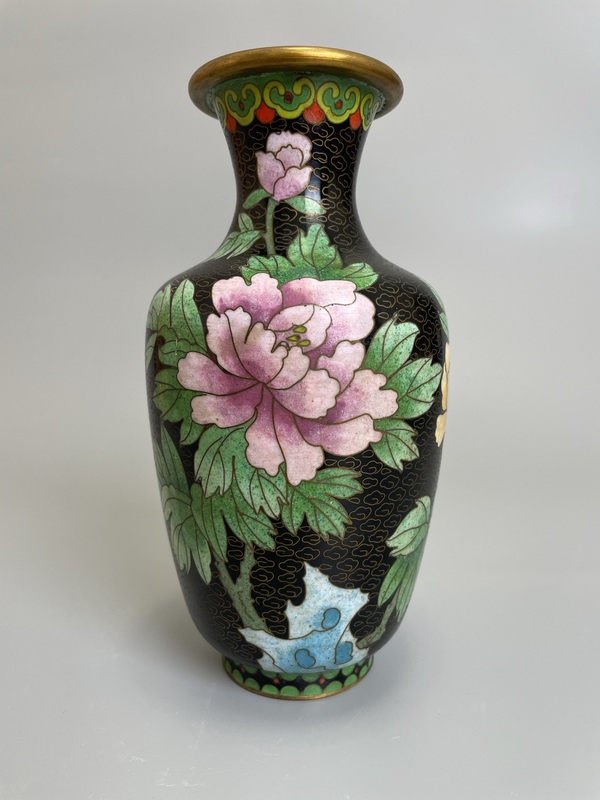 古玩銅器民國(guó) 銅胎琺瑯彩洞石花鳥紋賞瓶拍賣,當(dāng)前價(jià)格380元