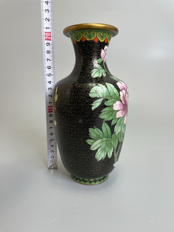 古玩銅器民國(guó) 銅胎琺瑯彩洞石花鳥紋賞瓶拍賣，當(dāng)前價(jià)格380元