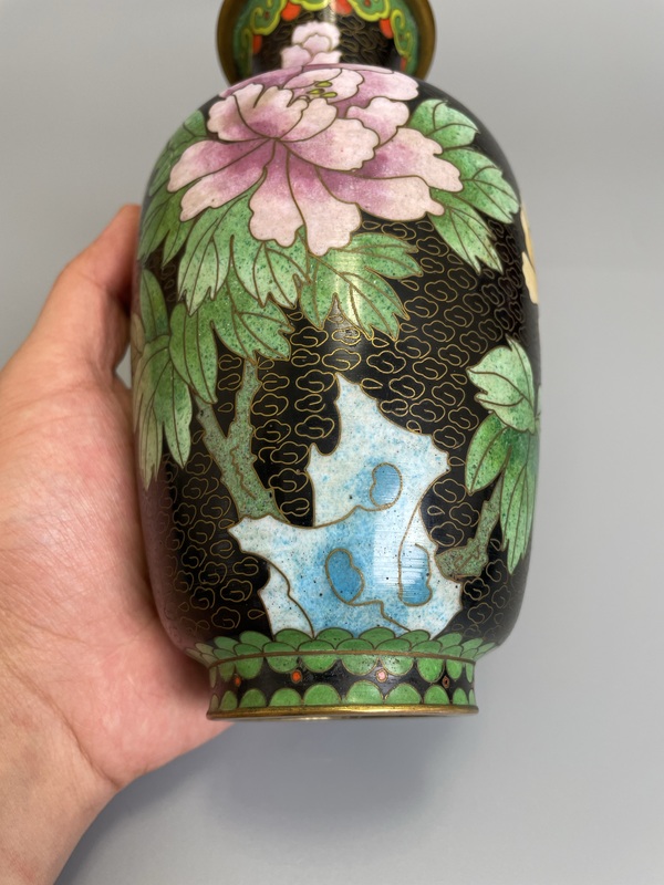 古玩銅器民國(guó) 銅胎琺瑯彩洞石花鳥紋賞瓶拍賣，當(dāng)前價(jià)格380元