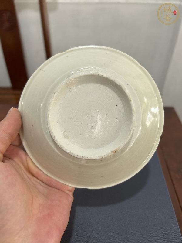 古玩陶瓷定窯白瓷葵口洗真品鑒賞圖