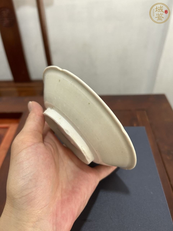 古玩陶瓷定窯白瓷葵口洗真品鑒賞圖