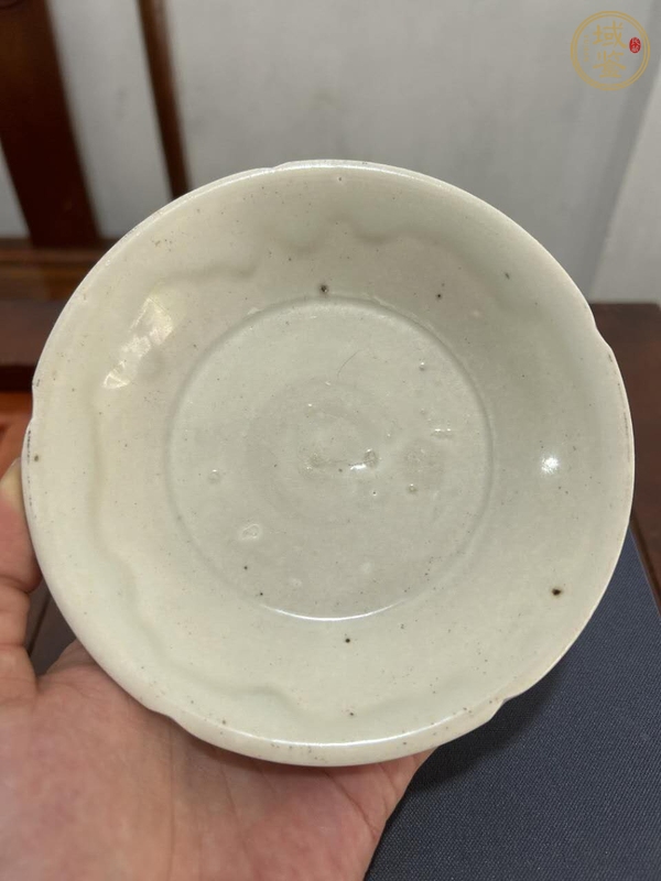 古玩陶瓷定窯白瓷葵口洗真品鑒賞圖