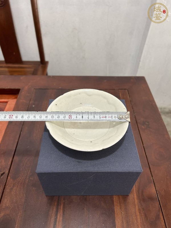 古玩陶瓷定窯白瓷葵口洗真品鑒賞圖