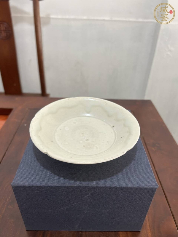 古玩陶瓷定窯白瓷葵口洗真品鑒賞圖