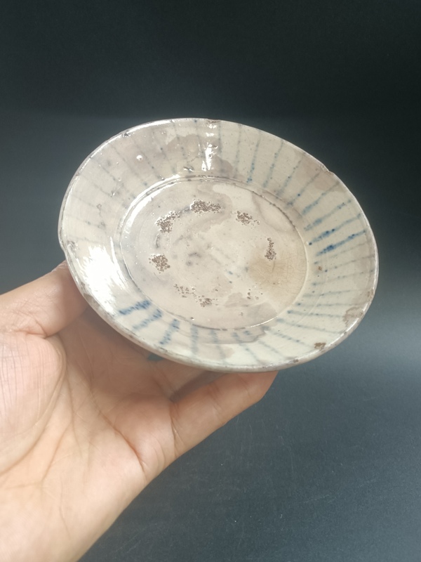 古玩陶瓷明代：青花線條紋盤拍賣，當(dāng)前價(jià)格68元