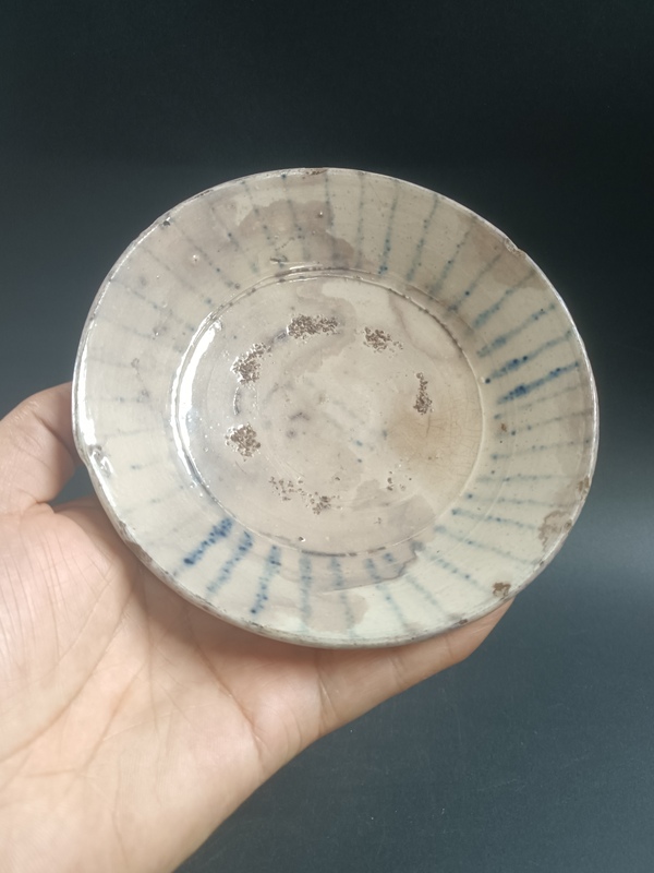 古玩陶瓷明代：青花線條紋盤拍賣，當(dāng)前價(jià)格68元