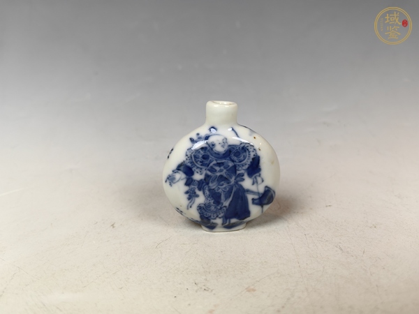 古玩清晚無雙譜人物紋青花鼻煙壺真品鑒賞圖