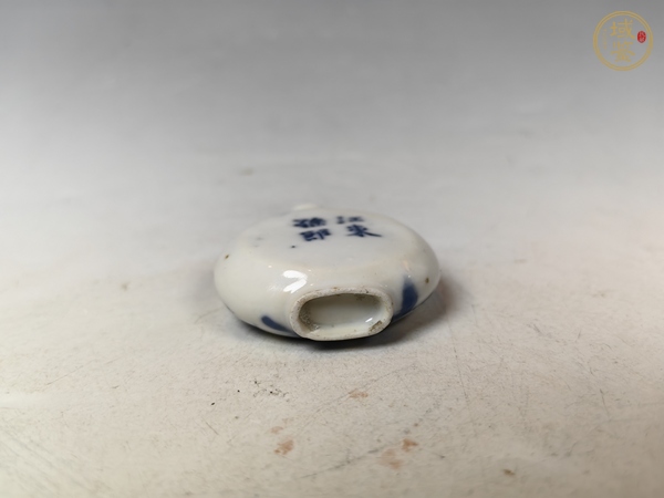 古玩陶瓷清晚無雙譜人物紋青花鼻煙壺真品鑒賞圖