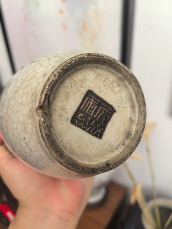古玩陶瓷清中期仿官釉獅耳瓶拍賣，當前價格8800元