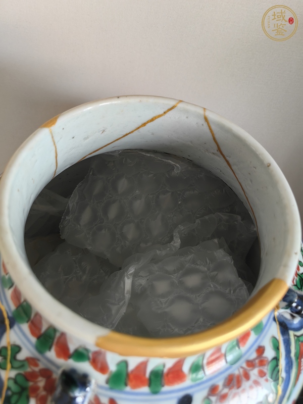 古玩陶瓷青花五彩開窗花卉紋罐真品鑒賞圖
