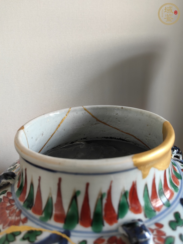 古玩陶瓷青花五彩開窗花卉紋罐真品鑒賞圖