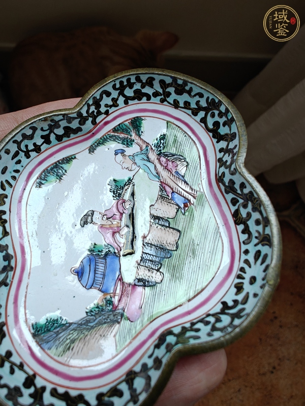古玩陶瓷人物紋海棠盤真品鑒賞圖