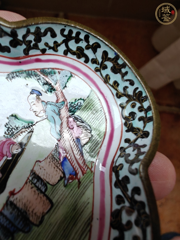 古玩陶瓷人物紋海棠盤真品鑒賞圖
