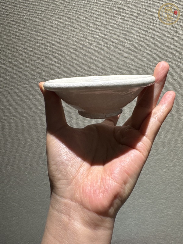 古玩陶瓷青白釉唇口碗真品鑒賞圖