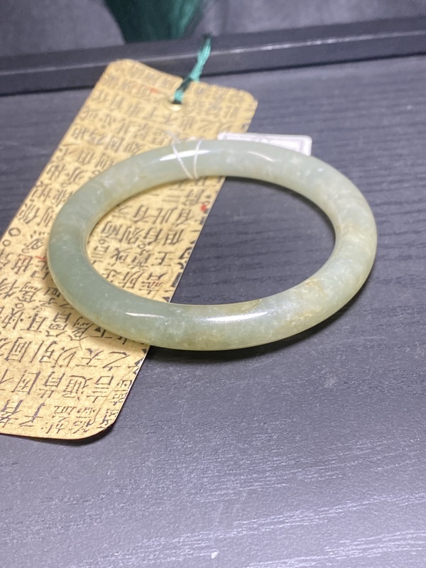 古玩轉(zhuǎn)賣極美清代冰糯天然翡翠手鐲拍賣，當前價格28000元