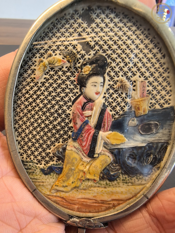 古玩陶瓷民國(guó)骨雕礦物彩繪掛墜真品鑒賞圖