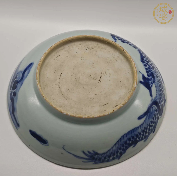 古玩陶瓷過墻龍紋青花盤真品鑒賞圖