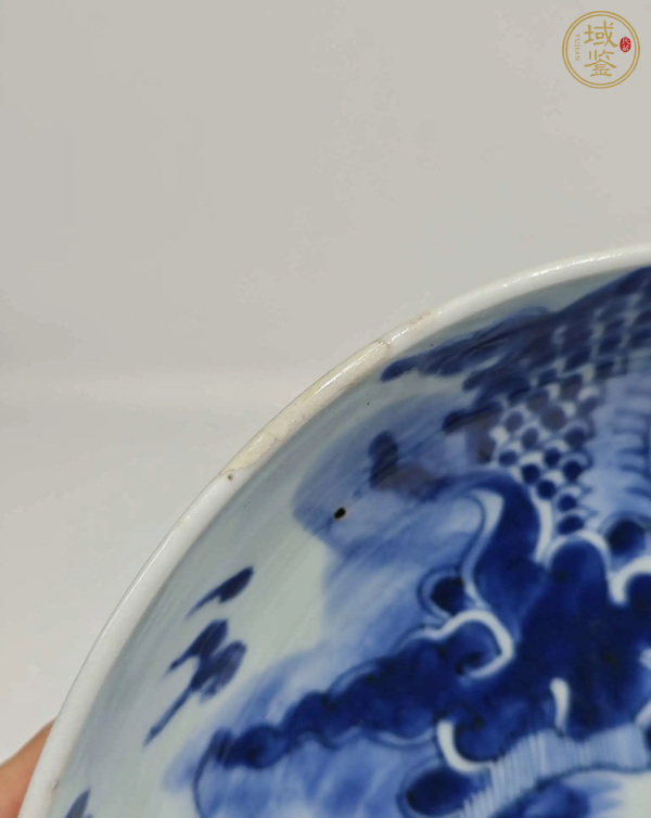 古玩陶瓷過墻龍紋青花盤真品鑒賞圖