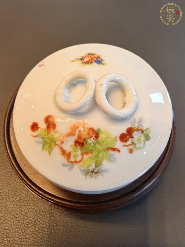 古玩陶瓷民國花卉紋蓋盒真品鑒賞圖
