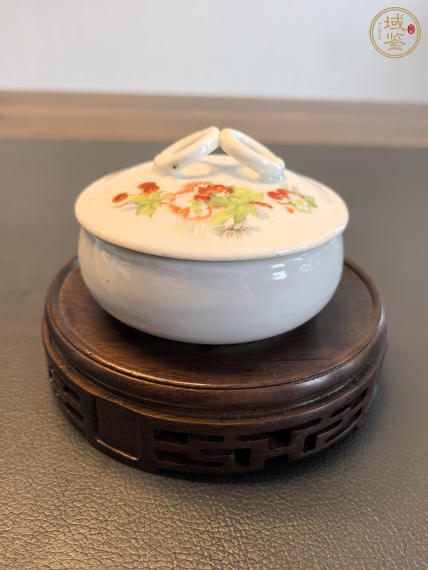 古玩陶瓷民國花卉紋蓋盒真品鑒賞圖