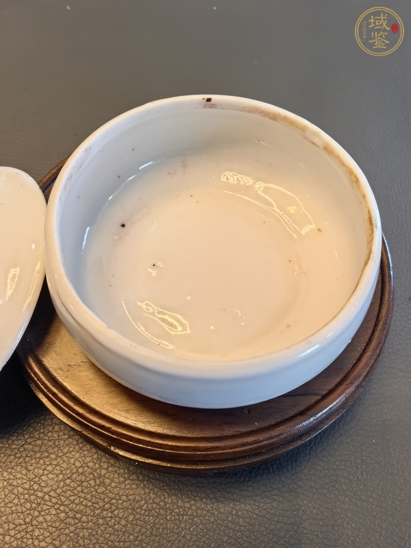 古玩陶瓷民國花卉紋蓋盒真品鑒賞圖