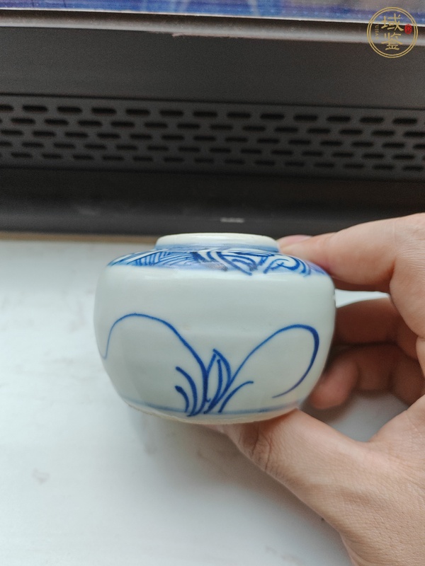 古玩陶瓷青花花卉罐真品鑒賞圖