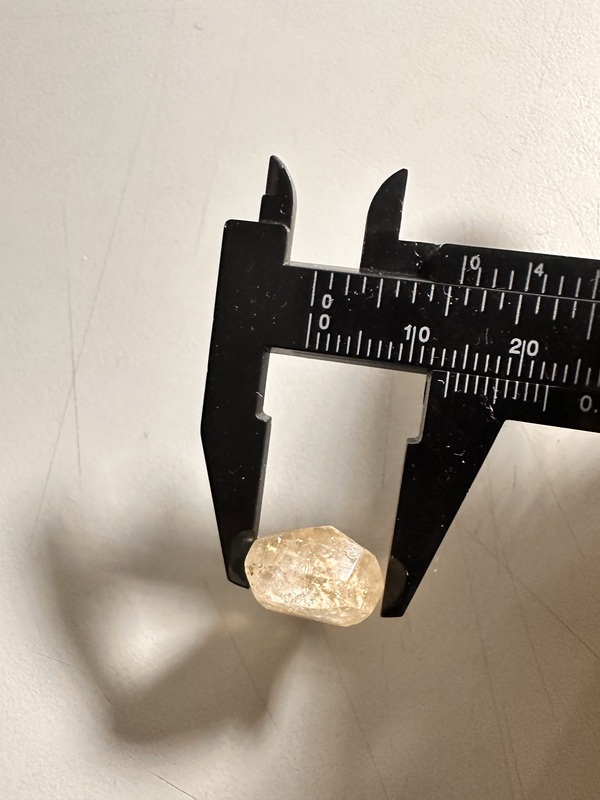 古玩玉器千年水晶墜子拍賣，當前價格200元