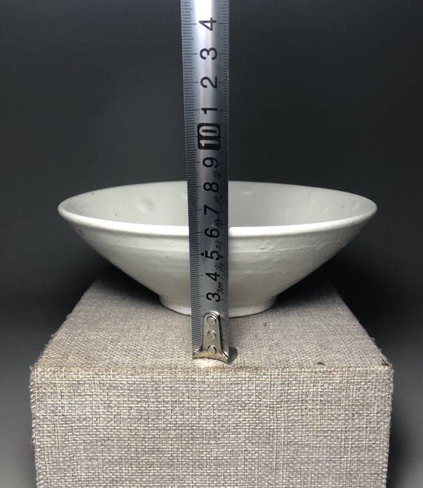 古玩陶瓷館藏級珍品五代十國“邢窯”白瓷唇口大碗拍賣，當前價格3980元