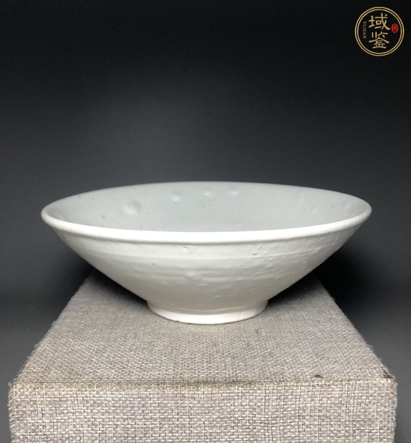 古玩邢窯白瓷唇口碗真品鑒賞圖