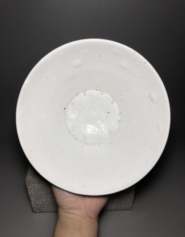 古玩陶瓷館藏級珍品五代十國“邢窯”白瓷唇口大碗拍賣，當前價格3980元