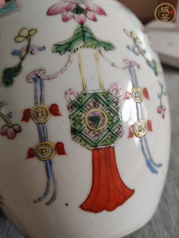 古玩陶瓷粉彩花卉紋罐真品鑒賞圖