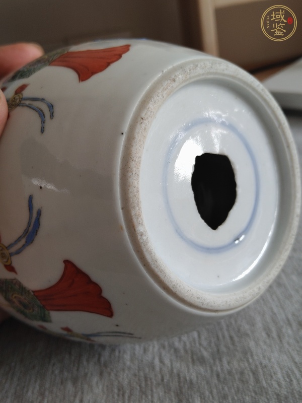 古玩陶瓷粉彩花卉紋罐真品鑒賞圖