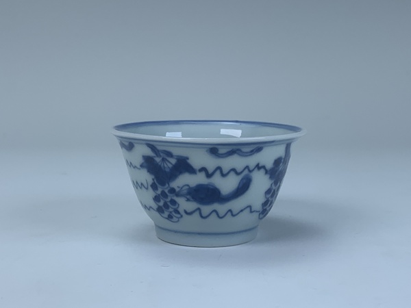 古玩陶瓷清康熙·青花松鼠葡萄紋杯碟拍賣，當前價格378元